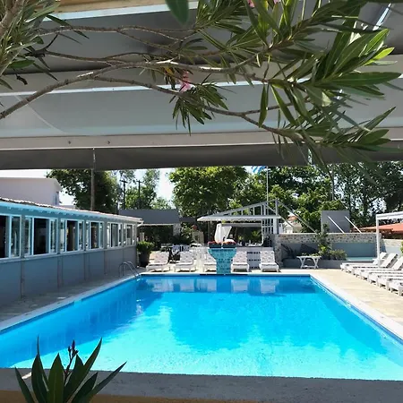 Apartman Roulla & *